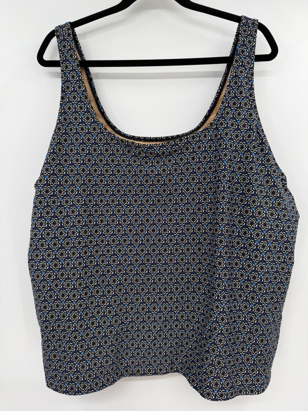 L.L. Bean Navy & Tan Geometric Scoop Neck Tank Size 26W Regular